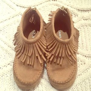 Moccasin style girls shoes.